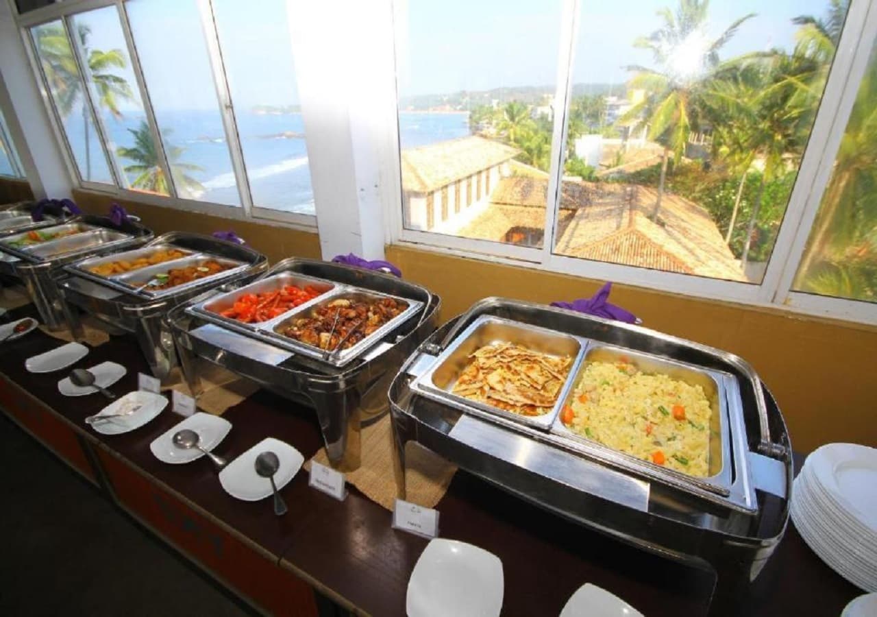 Beachfront resort restaurant in Unawatuna with fresh seafood and twilight ambiance