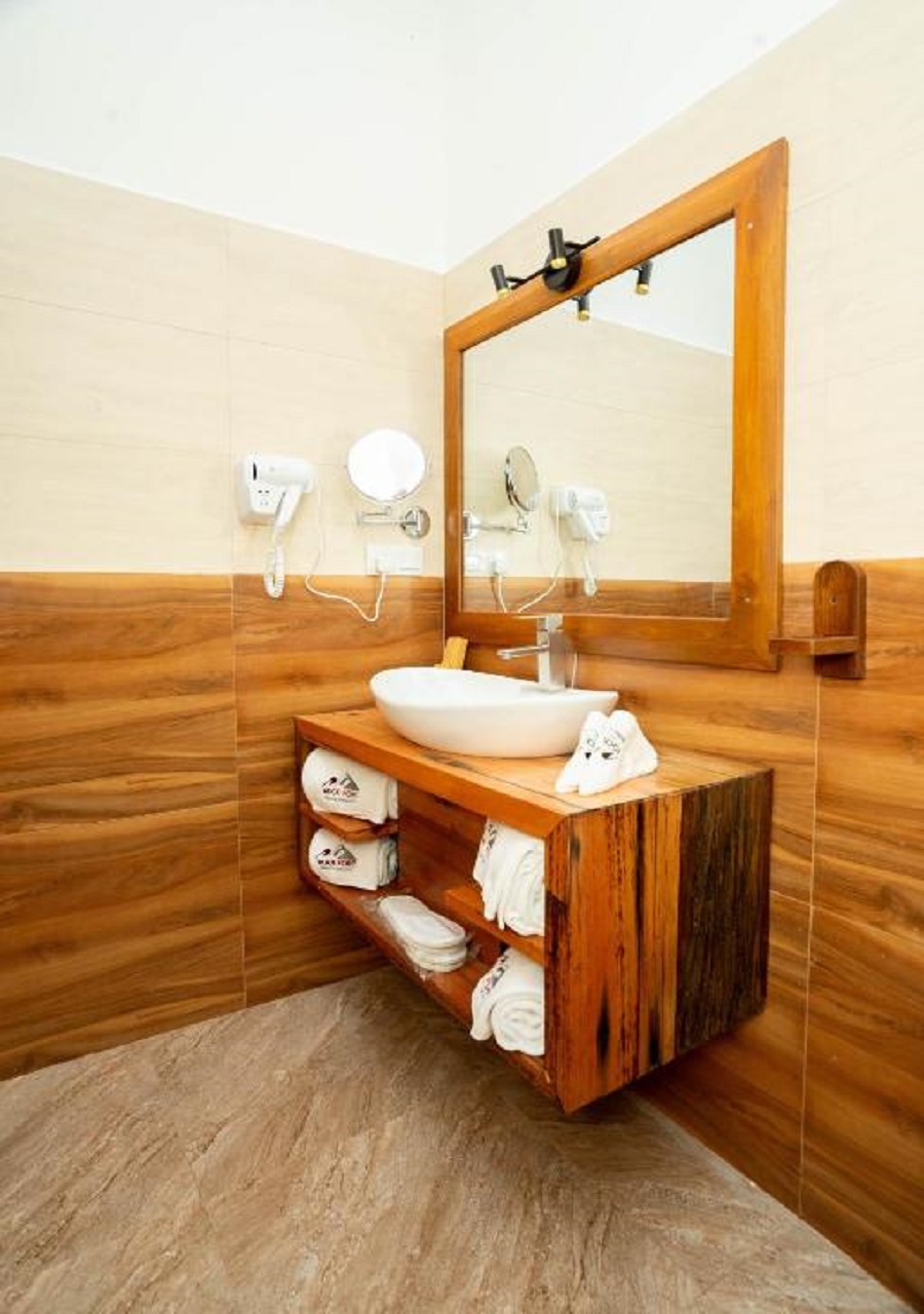 Luxury Timber Vanity & Modern Bath Fixtures