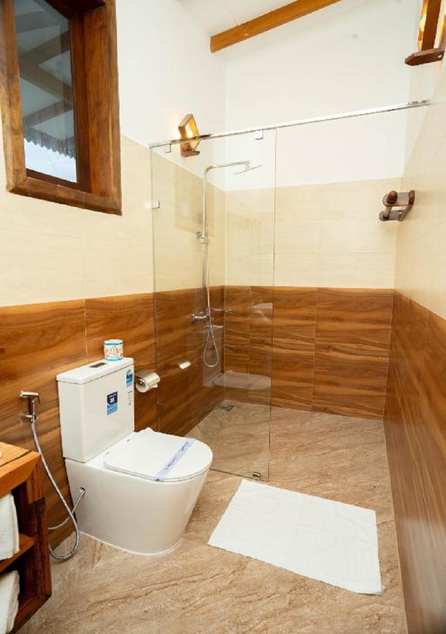 Modern Glass Rain Shower En-suite